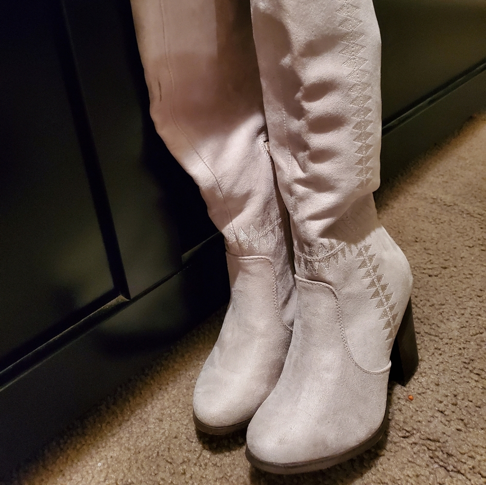 Boots - Picture 2 of 3